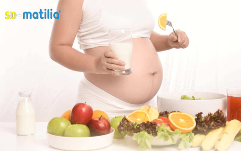 Kết hợp sữa bầu Matilia cùng các loại trái cây tươi giúp mẹ bầu có một bữa ăn giàu dinh dưỡng, giảm ốm nghén, mệt mỏi