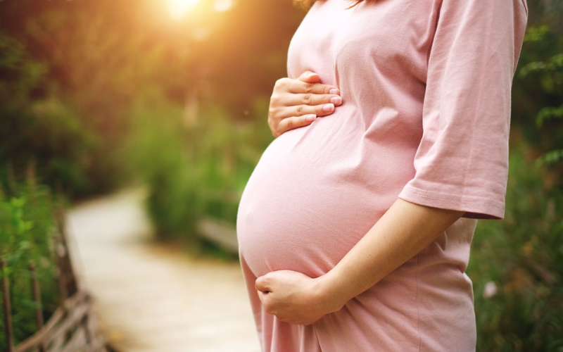 Có nên sử dụng sữa bầu đóng chai pha sẵn không?