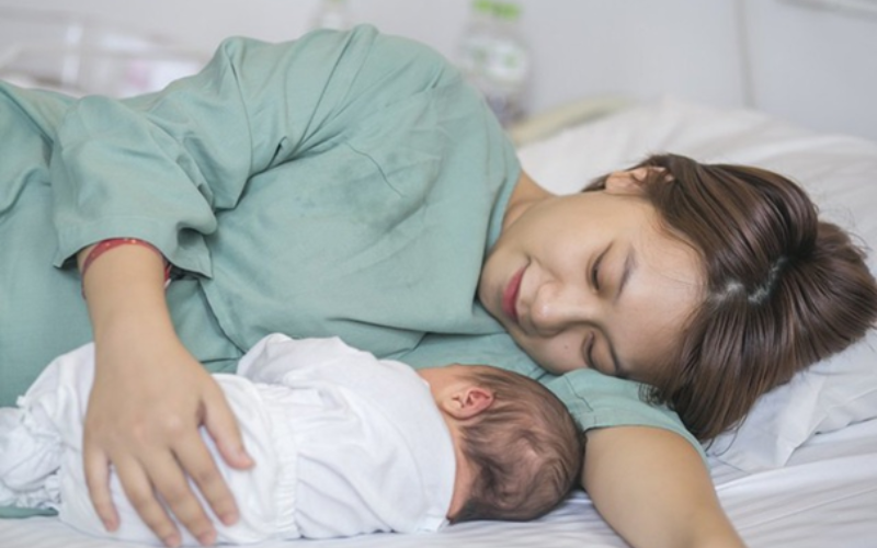 Sau khi sinh, cơ thể mẹ cần một lượng lớn dưỡng chất để phục hồi và tiếp tục cung cấp dinh dưỡng cho bé thông qua sữa mẹ