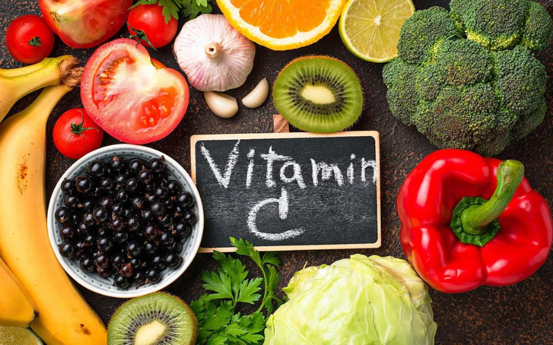 Vitamin C giúp tăng cường hệ miễn dịch, cải thiện sức khỏe da và hỗ trợ hấp thụ sắt.