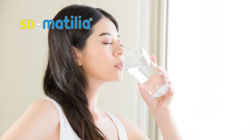 Ăn gì để nhiều sữa: Uống nước đầy đủ